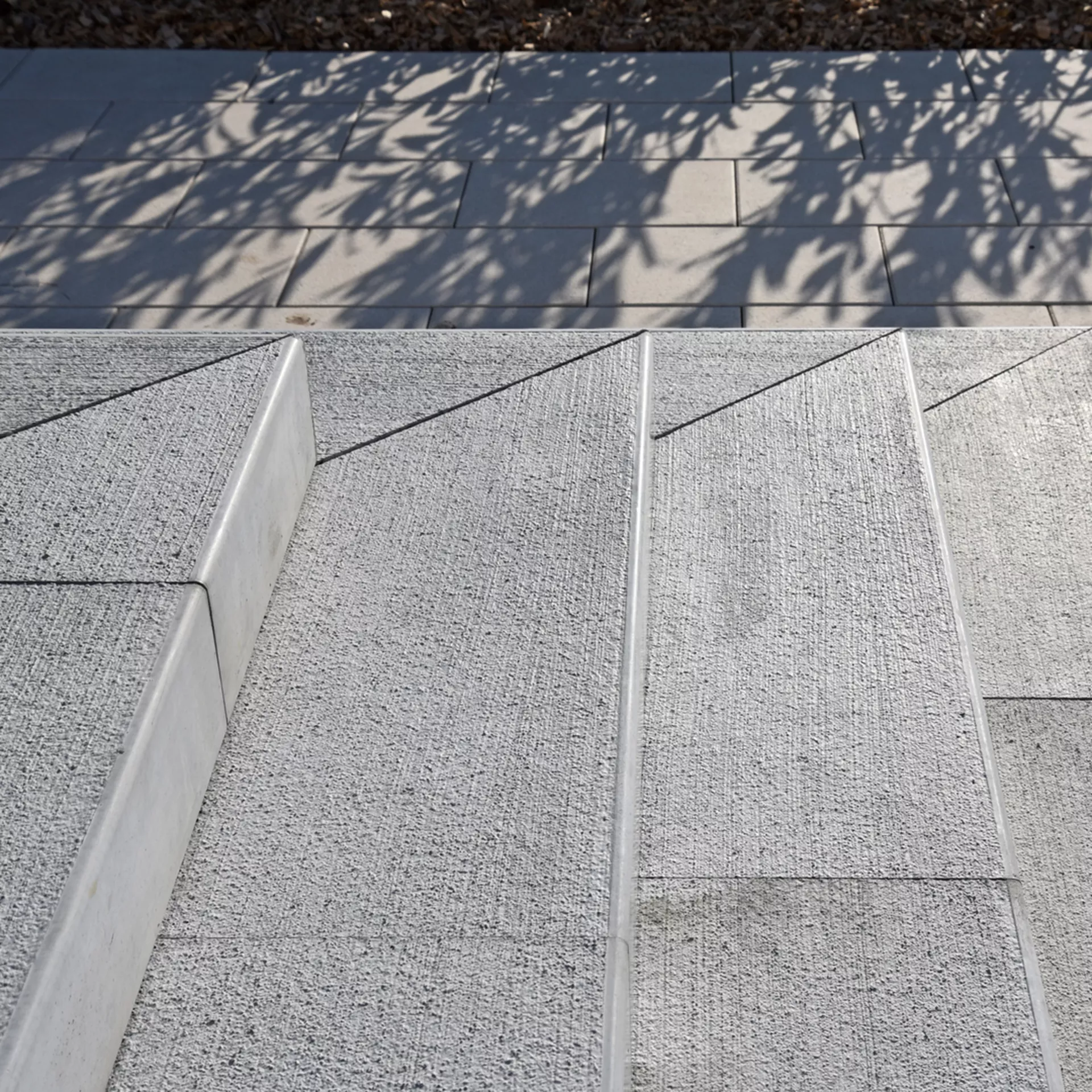 Marches d'escalier pleines FROSTA LEGER