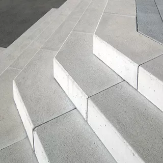 Marches d'escalier PARCO<sup>®</sup> chanfreinées, talochées