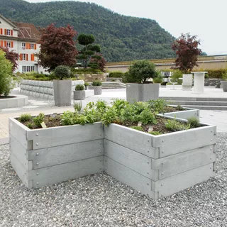 Hochbeet mit Holzstruktur