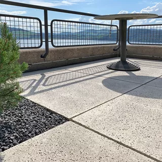 TRAVINA Gartenplatten mit feiner Travertinstruktur