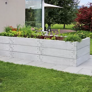 Hochbeet mit Holzstruktur