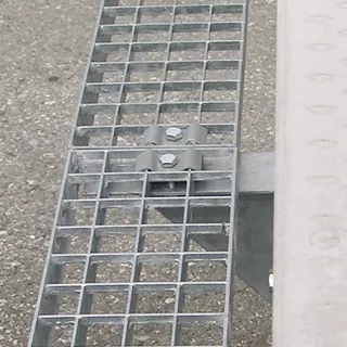 Perronwinkel Beton- und Gitterrostauftritte