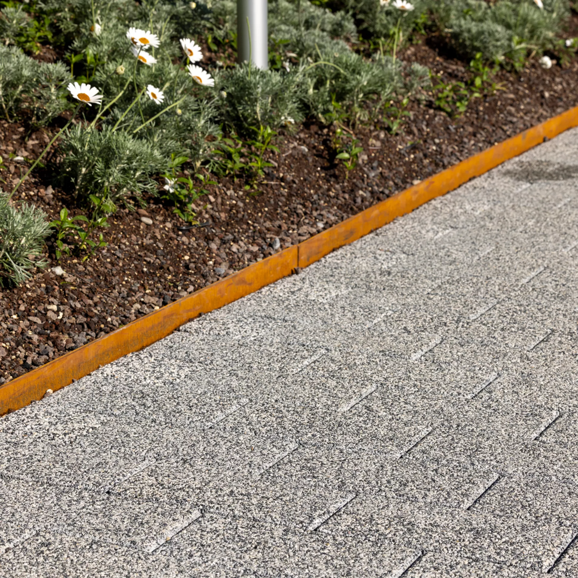 CARENA<sup>®</sup> Sickersteine fino gefast mit Edelvorsatz