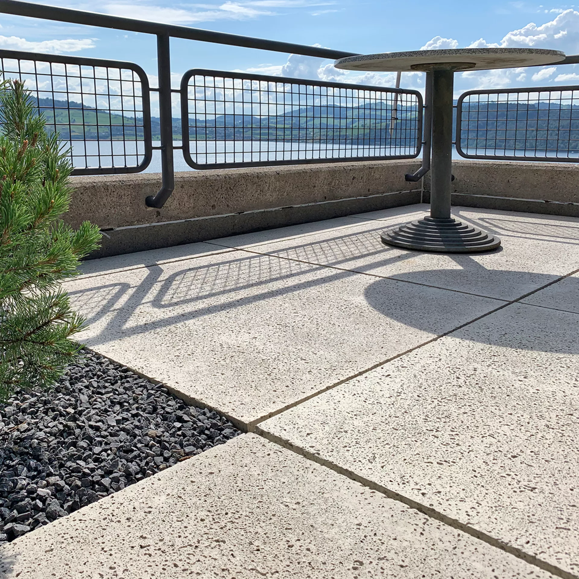 TRAVINA Gartenplatten mit feiner Travertinstruktur