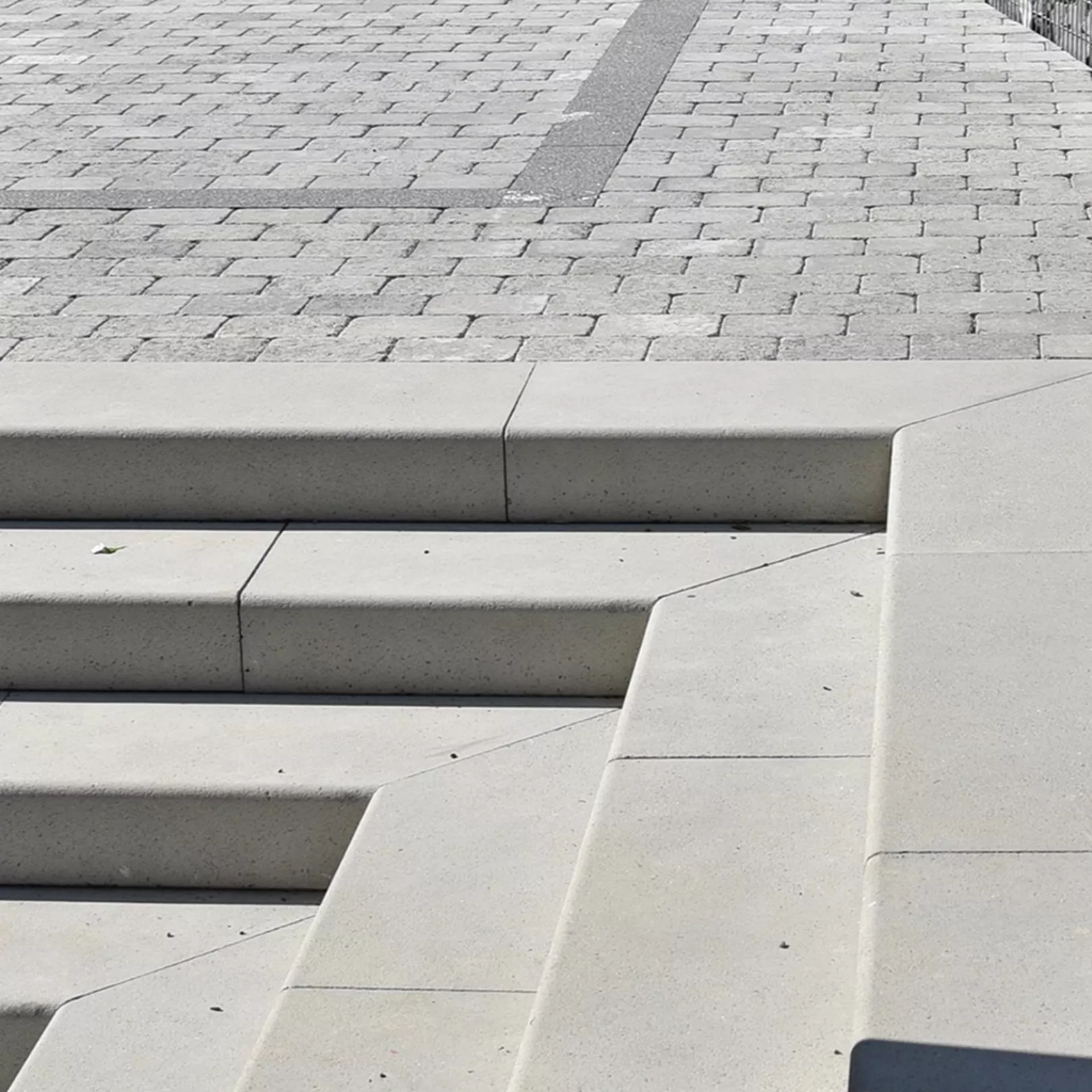 FROSTA Blockstufen gestrahlt