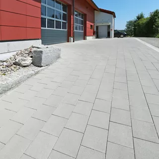 VS 5<sup>®</sup> Schwerlastpflastersteine mit 5-facher Versc hiebesicherung